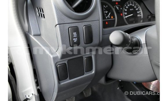 Acheter Import Voiture Toyota Land Cruiser Blanc à Import - Dubai, Kampot Province Acheter Import Voiture Toyota Land Cruiser Blanc à Import - Dubai, Kampot Province