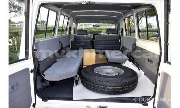 Acheter Import Voiture Toyota Land Cruiser Blanc à Import - Dubai, Kampot Province Acheter Import Voiture Toyota Land Cruiser Blanc à Import - Dubai, Kampot Province