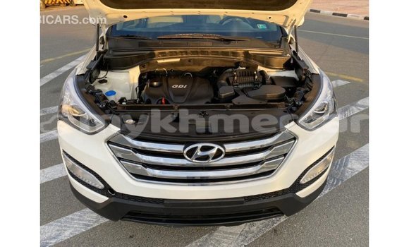 Acheter Import Voiture Hyundai Santa Fe Blanc à Import - Dubai, Kampot Province Acheter Import Voiture Hyundai Santa Fe Blanc à Import - Dubai, Kampot Province