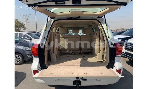 ទិញ នាំចូល Toyota Land Cruiser White ឡាន} ក្នុង Import - Dubai ក្នុង Kampot Province ទិញ នាំចូល Toyota Land Cruiser White ឡាន} ក្នុង Import - Dubai ក្នុង Kampot Province