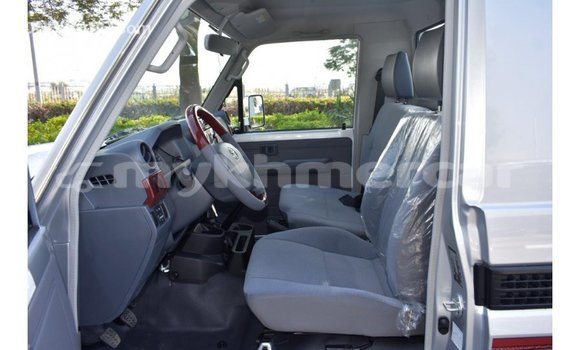 Acheter Import Voiture Toyota Land Cruiser Autre à Import - Dubai, Kampot Province Acheter Import Voiture Toyota Land Cruiser Autre à Import - Dubai, Kampot Province