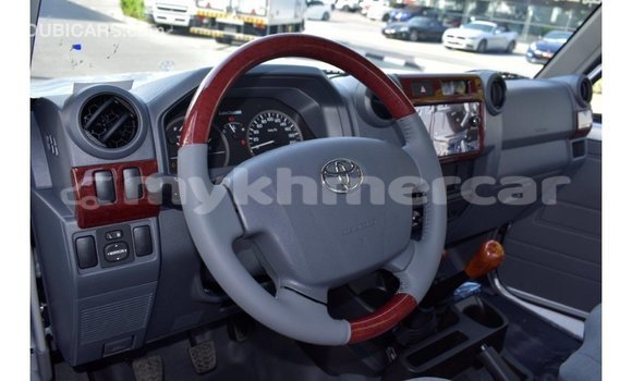 Acheter Import Voiture Toyota Land Cruiser Autre à Import - Dubai, Kampot Province Acheter Import Voiture Toyota Land Cruiser Autre à Import - Dubai, Kampot Province
