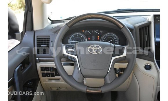 Acheter Import Voiture Toyota Land Cruiser Blanc à Import - Dubai, Kampot Province Acheter Import Voiture Toyota Land Cruiser Blanc à Import - Dubai, Kampot Province