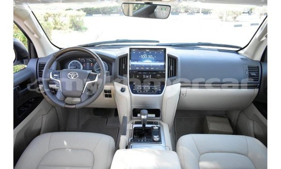 Acheter Import Voiture Toyota Land Cruiser Blanc à Import - Dubai, Kampot Province Acheter Import Voiture Toyota Land Cruiser Blanc à Import - Dubai, Kampot Province