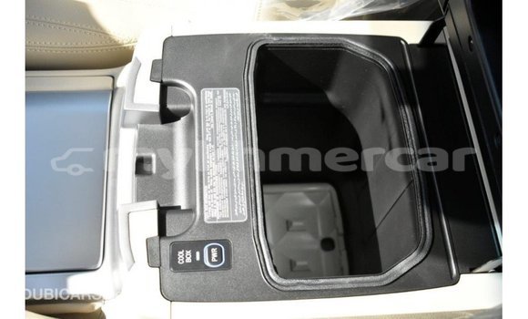 Acheter Import Voiture Toyota Land Cruiser Blanc à Import - Dubai, Kampot Province Acheter Import Voiture Toyota Land Cruiser Blanc à Import - Dubai, Kampot Province