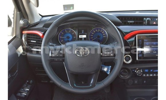 Acheter Import Voiture Toyota Hilux Noir à Import - Dubai, Kampot Province Acheter Import Voiture Toyota Hilux Noir à Import - Dubai, Kampot Province