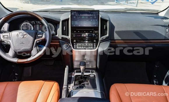 Acheter Import Voiture Toyota Land Cruiser Blanc à Import - Dubai, Kampot Province Acheter Import Voiture Toyota Land Cruiser Blanc à Import - Dubai, Kampot Province