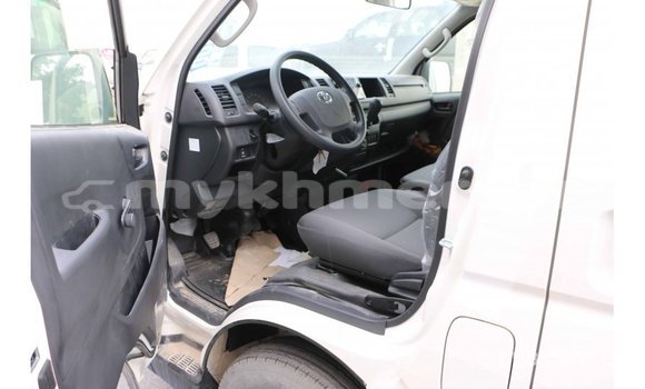 Buy Import Toyota Hiace White Car in Import - Dubai in Kampot Province Buy Import Toyota Hiace White Car in Import - Dubai in Kampot Province