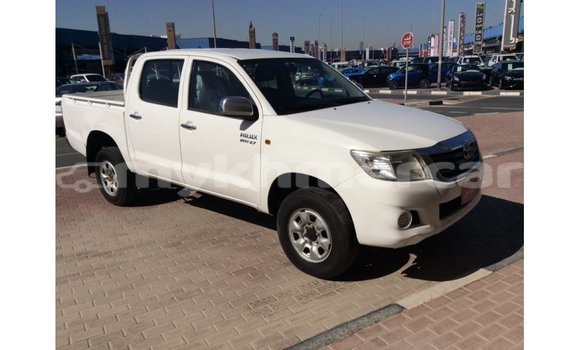 Acheter Import Voiture Toyota Hilux Blanc à Import - Dubai, Kampot Province Acheter Import Voiture Toyota Hilux Blanc à Import - Dubai, Kampot Province