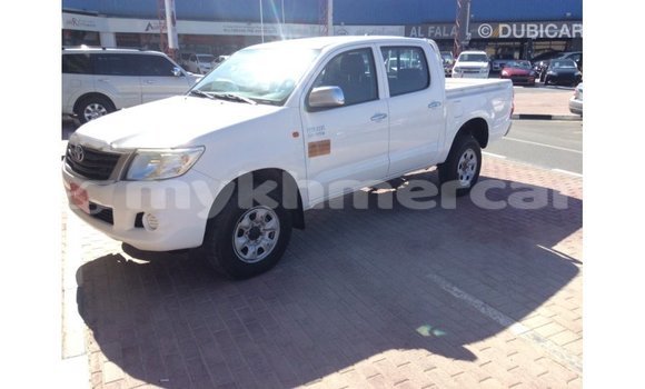 Acheter Import Voiture Toyota Hilux Blanc à Import - Dubai, Kampot Province Acheter Import Voiture Toyota Hilux Blanc à Import - Dubai, Kampot Province