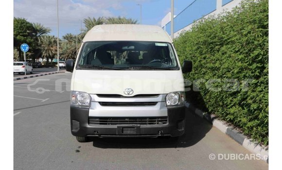 Acheter Import Voiture Toyota Hiace Blanc à Import - Dubai, Kampot Province Acheter Import Voiture Toyota Hiace Blanc à Import - Dubai, Kampot Province