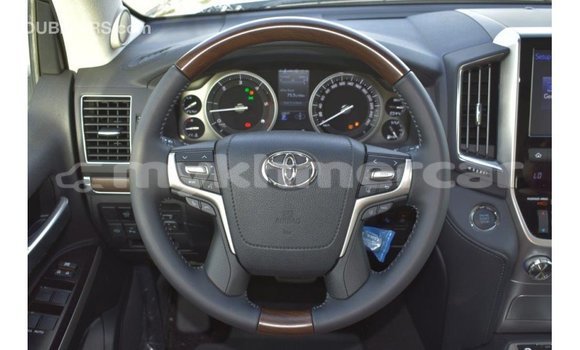 Acheter Import Voiture Toyota Land Cruiser Noir à Import - Dubai, Kampot Province Acheter Import Voiture Toyota Land Cruiser Noir à Import - Dubai, Kampot Province