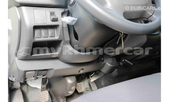 Acheter Import Voiture Toyota Hiace Blanc à Import - Dubai, Kampot Province Acheter Import Voiture Toyota Hiace Blanc à Import - Dubai, Kampot Province