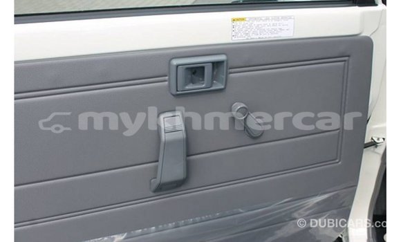 Acheter Import Voiture Toyota Land Cruiser Blanc à Import - Dubai, Kampot Province Acheter Import Voiture Toyota Land Cruiser Blanc à Import - Dubai, Kampot Province