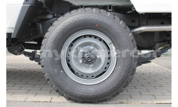 Acheter Import Voiture Toyota Land Cruiser Blanc à Import - Dubai, Kampot Province Acheter Import Voiture Toyota Land Cruiser Blanc à Import - Dubai, Kampot Province