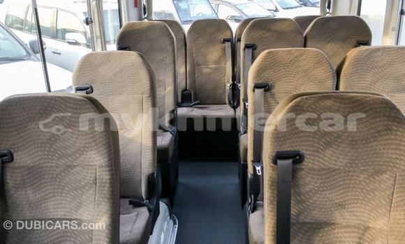 Acheter Import Voiture Toyota Coaster Blanc à Import - Dubai, Kampot Province Acheter Import Voiture Toyota Coaster Blanc à Import - Dubai, Kampot Province