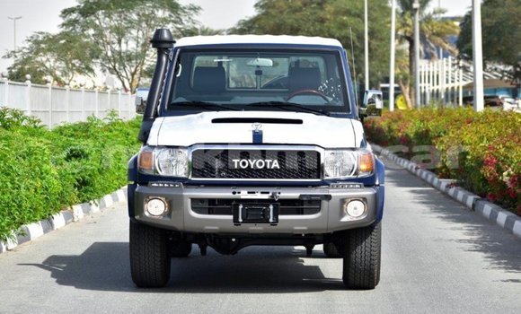 Acheter Import Voiture Toyota Land Cruiser Bleu à Import - Dubai, Kampot Province Acheter Import Voiture Toyota Land Cruiser Bleu à Import - Dubai, Kampot Province