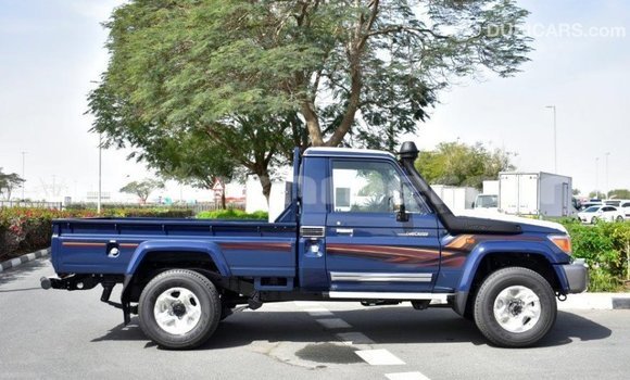 Acheter Import Voiture Toyota Land Cruiser Bleu à Import - Dubai, Kampot Province Acheter Import Voiture Toyota Land Cruiser Bleu à Import - Dubai, Kampot Province