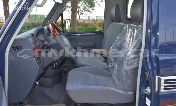 Acheter Import Voiture Toyota Land Cruiser Bleu à Import - Dubai, Kampot Province Acheter Import Voiture Toyota Land Cruiser Bleu à Import - Dubai, Kampot Province