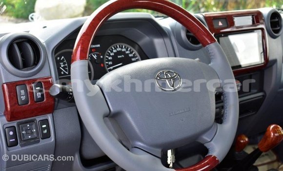 Acheter Import Voiture Toyota Land Cruiser Bleu à Import - Dubai, Kampot Province Acheter Import Voiture Toyota Land Cruiser Bleu à Import - Dubai, Kampot Province