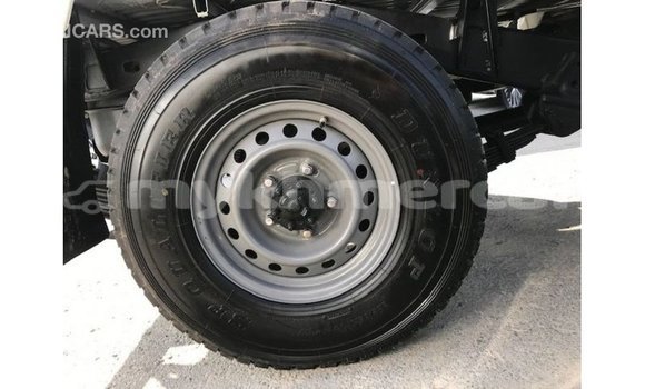 Acheter Import Voiture Toyota Land Cruiser Blanc à Import - Dubai, Kampot Province Acheter Import Voiture Toyota Land Cruiser Blanc à Import - Dubai, Kampot Province