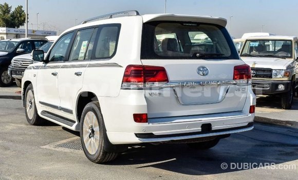 Buy Import Toyota Land Cruiser White Car in Import - Dubai in Kampot Province Buy Import Toyota Land Cruiser White Car in Import - Dubai in Kampot Province