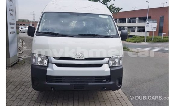 Acheter Import Voiture Toyota Hiace Blanc à Import - Dubai, Kampot Province Acheter Import Voiture Toyota Hiace Blanc à Import - Dubai, Kampot Province