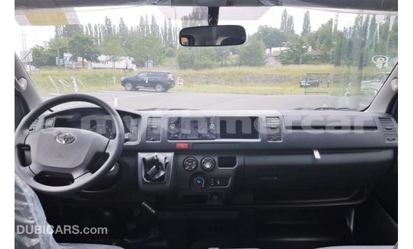 Acheter Import Voiture Toyota Hiace Blanc à Import - Dubai, Kampot Province Acheter Import Voiture Toyota Hiace Blanc à Import - Dubai, Kampot Province