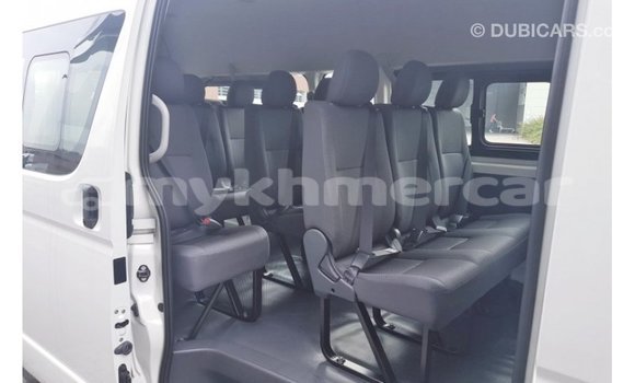 Acheter Import Voiture Toyota Hiace Blanc à Import - Dubai, Kampot Province Acheter Import Voiture Toyota Hiace Blanc à Import - Dubai, Kampot Province