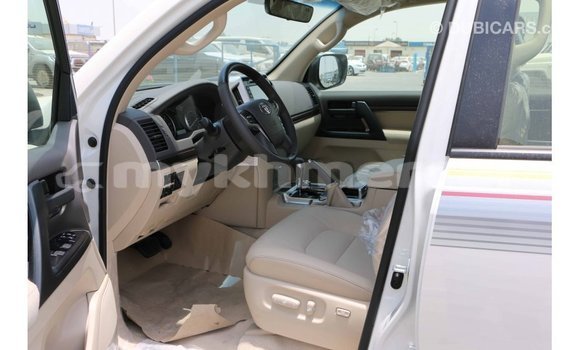 Buy Import Toyota Land Cruiser White Car in Import - Dubai in Kampot Province Buy Import Toyota Land Cruiser White Car in Import - Dubai in Kampot Province