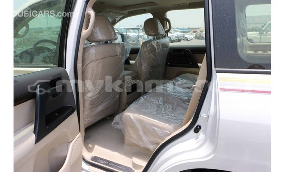 Buy Import Toyota Land Cruiser White Car in Import - Dubai in Kampot Province Buy Import Toyota Land Cruiser White Car in Import - Dubai in Kampot Province