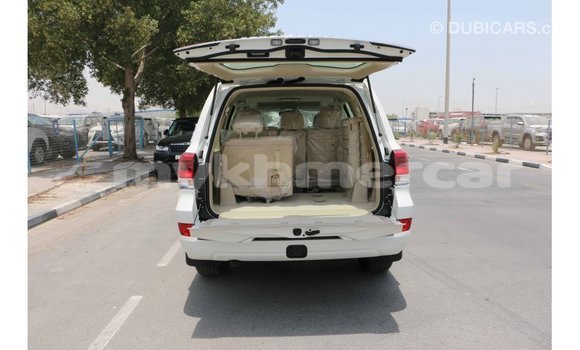 Buy Import Toyota Land Cruiser White Car in Import - Dubai in Kampot Province Buy Import Toyota Land Cruiser White Car in Import - Dubai in Kampot Province
