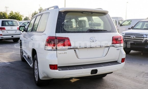 Buy Import Toyota Land Cruiser White Car in Import - Dubai in Kampot Province Buy Import Toyota Land Cruiser White Car in Import - Dubai in Kampot Province
