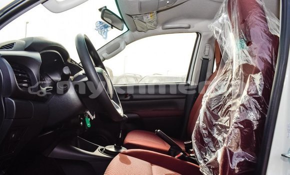 Acheter Import Voiture Toyota Hilux Blanc à Import - Dubai, Kampot Province Acheter Import Voiture Toyota Hilux Blanc à Import - Dubai, Kampot Province