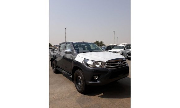 Acheter Import Voiture Toyota Hilux Noir à Import - Dubai, Kampot Province Acheter Import Voiture Toyota Hilux Noir à Import - Dubai, Kampot Province