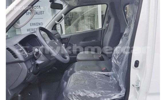 Acheter Import Voiture Toyota Hiace Blanc à Import - Dubai, Kampot Province Acheter Import Voiture Toyota Hiace Blanc à Import - Dubai, Kampot Province