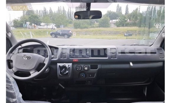 Acheter Import Voiture Toyota Hiace Blanc à Import - Dubai, Kampot Province Acheter Import Voiture Toyota Hiace Blanc à Import - Dubai, Kampot Province