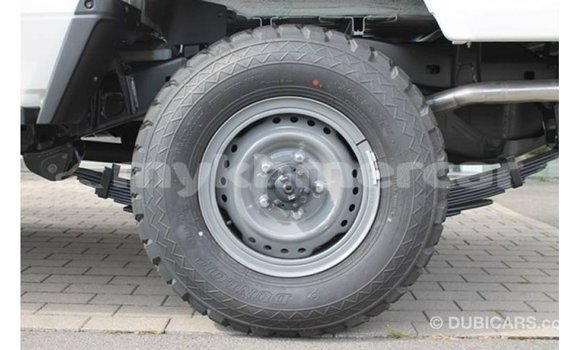 Acheter Import Voiture Toyota Land Cruiser Blanc à Import - Dubai, Kampot Province Acheter Import Voiture Toyota Land Cruiser Blanc à Import - Dubai, Kampot Province