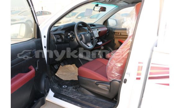 Acheter Import Voiture Toyota Hilux Blanc à Import - Dubai, Kampot Province Acheter Import Voiture Toyota Hilux Blanc à Import - Dubai, Kampot Province