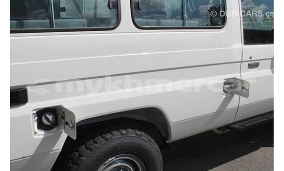 Buy Import Toyota Land Cruiser White Car in Import - Dubai in Kampot Province Buy Import Toyota Land Cruiser White Car in Import - Dubai in Kampot Province