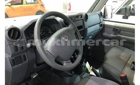 Buy Import Toyota Land Cruiser White Car in Import - Dubai in Kampot Province Buy Import Toyota Land Cruiser White Car in Import - Dubai in Kampot Province