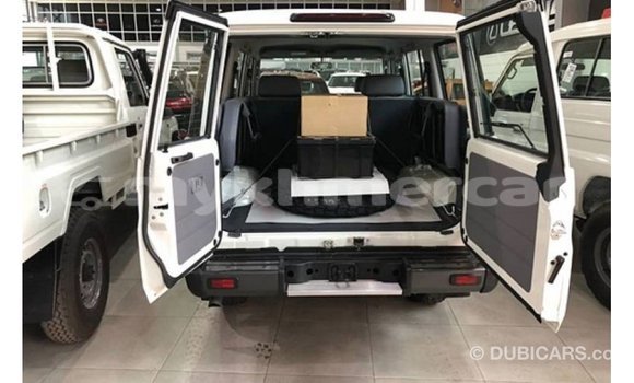 Buy Import Toyota Land Cruiser White Car in Import - Dubai in Kampot Province Buy Import Toyota Land Cruiser White Car in Import - Dubai in Kampot Province