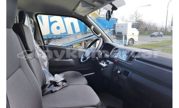 Buy Import Toyota Hiace White Car in Import - Dubai in Kampot Province Buy Import Toyota Hiace White Car in Import - Dubai in Kampot Province