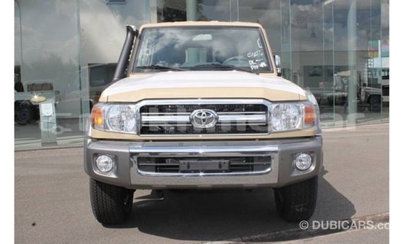 Acheter Import Voiture Toyota Land Cruiser Beige à Import - Dubai, Kampot Province Acheter Import Voiture Toyota Land Cruiser Beige à Import - Dubai, Kampot Province