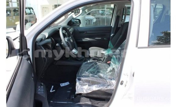 Acheter Import Voiture Toyota Hilux Blanc à Import - Dubai, Kampot Province Acheter Import Voiture Toyota Hilux Blanc à Import - Dubai, Kampot Province