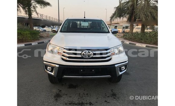 Acheter Import Voiture Toyota Hilux Blanc à Import - Dubai, Kampot Province Acheter Import Voiture Toyota Hilux Blanc à Import - Dubai, Kampot Province