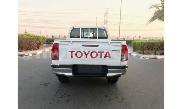 Acheter Import Voiture Toyota Hilux Blanc à Import - Dubai, Kampot Province Acheter Import Voiture Toyota Hilux Blanc à Import - Dubai, Kampot Province