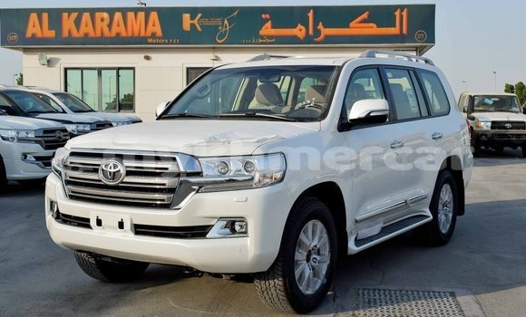 Acheter Import Voiture Toyota Land Cruiser Blanc à Import - Dubai, Kampot Province Acheter Import Voiture Toyota Land Cruiser Blanc à Import - Dubai, Kampot Province