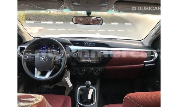 Acheter Import Voiture Toyota Hilux Blanc à Import - Dubai, Kampot Province Acheter Import Voiture Toyota Hilux Blanc à Import - Dubai, Kampot Province