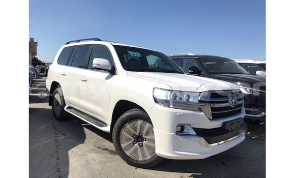 Acheter Import Voiture Toyota Land Cruiser Blanc à Import - Dubai, Kampot Province Acheter Import Voiture Toyota Land Cruiser Blanc à Import - Dubai, Kampot Province